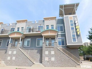 155 16th St Unit 7, Rock Island, IL 61201