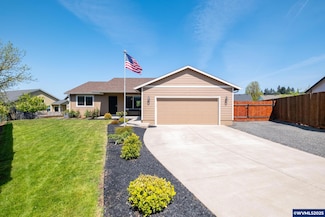 1214 Cessna Ct, Sweet Home, OR 97386