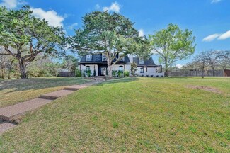 903 Arlington Dr, Woodway, TX 76712