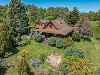 7 Hope Ln, Weaverville, NC 28787