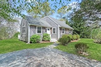 50 Lantern Ln, Vineyard Haven, MA 02568