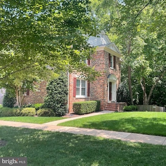 9409 Park Hunt Ct, Springfield, VA 22153
