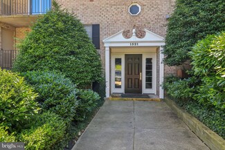 1521 Colonial Dr Unit 201, Woodbridge, VA 22192