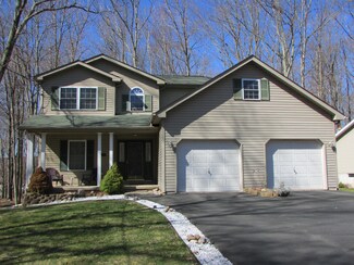 216 Four Seasons Dr, Drums, PA 18222