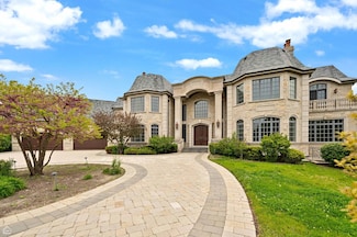 2202 Martin Ln, Northfield, IL 60093