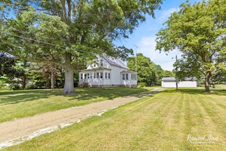 7861 E 2250s Rd, Saint Anne, IL 60964