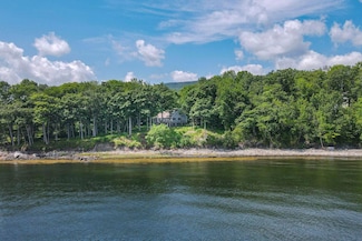 555 Belfast Rd, Camden, ME 04843