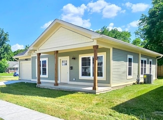 221 E 9th St, Connersville, IN 47331