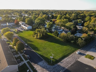 1705 Firestone Ln, Valparaiso, IN 46383