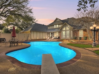 914 Wellington Dr, Duncanville, TX 75137