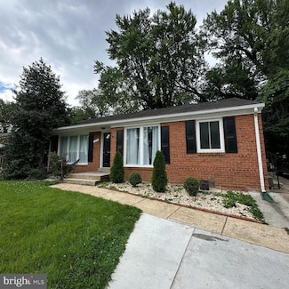 7415 Dominion Dr, Oxon Hill, MD 20745