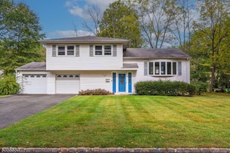 19 Slope Dr, New Providence, NJ 07974