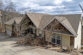 10 Greenview Dr, Kimberling City, MO 65686