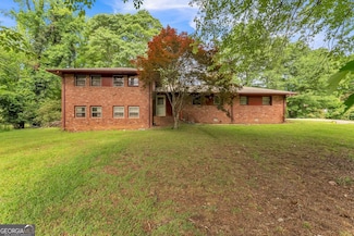 180 E Greenwood Dr, Carrollton, GA 30117