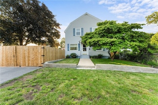 89 Crescent View Ave, Riverside, RI 02915