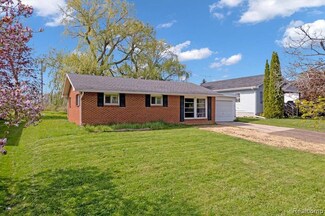 3935 Orr Dr, North Branch, MI 48461