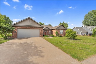 296 Wedgeview Dr, Farmington, AR 72730