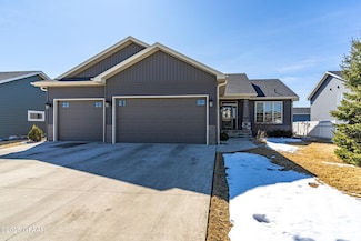 3225 44th Ave S, Grand Forks, ND 58201