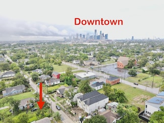2210 B Brackenridge St, Houston, TX 77026
