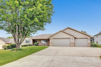 1411 Coco's Run, Howard, WI 54313