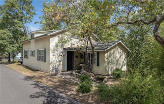 15 Linwood Ave, Eureka Springs, AR 72632