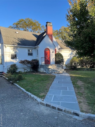 7 Floyd Place, East Norwich, NY 11732