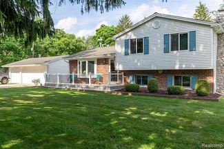 9026 Woodside Rd, Northville, MI 48167