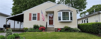 136 Oak Crest Dr, Riverside, RI 02915