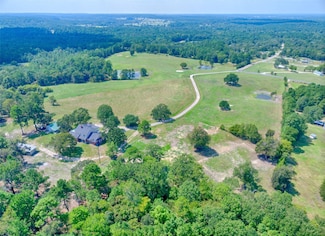 2 Highland Dr, Huntsville, TX 77320