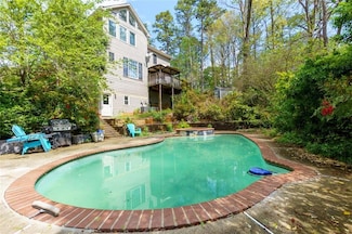 225 Nacoochee Dr, Woodstock, GA 30188