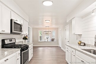 12008 E 84th Place N, Owasso, OK 74055