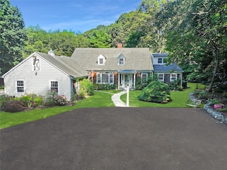353 Split Rock Rd, Syosset, NY 11791