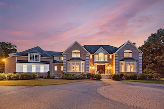 8 Stratford Way, Lincoln, MA 01773
