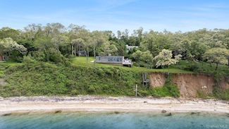 31059 County Road 48, Peconic, NY 11958