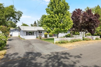 1604 SW I St, Grants Pass, OR 97526