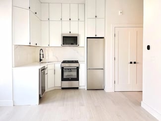 173 Maverick St Unit 204, Boston, MA 02128