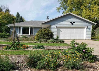 3859 Beacon Hill Dr, Janesville, WI 53546