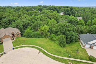 1819 Timber Hills Dr, Coralville, IA 52241