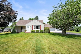 38 Tobin Rd, Henrietta, NY 14467