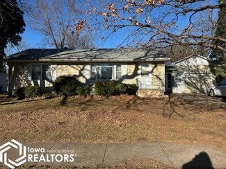 660 2nd St SW, Britt, IA 50423