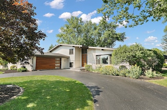 12932 S Comanche Dr, Palos Heights, IL 60463