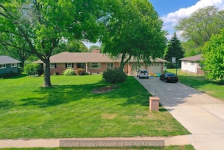 2426 Pioneer Blvd, Grand Island, NE 68801