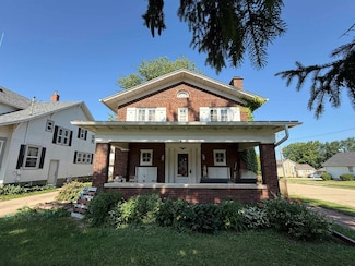511 Richardson Ave, Ashton, IL 61006