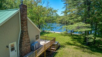 14 Fishermans Ln, Raymond, ME 04071