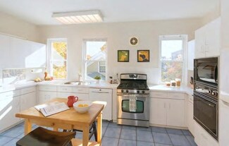 1000 Memorial Dr Unit 2, Cambridge, MA 02138