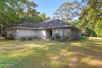 17 Zettel Rd, Ocean Springs, MS 39564