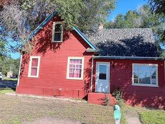 222 8th Ave E, Mobridge, SD 57601