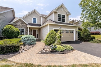 4 Hampton Cir, Mechanicville, NY 12118