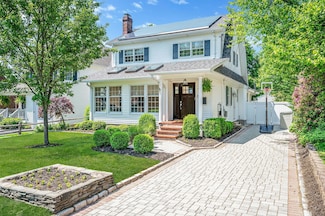 85 Fairmount St, Huntington, NY 11743