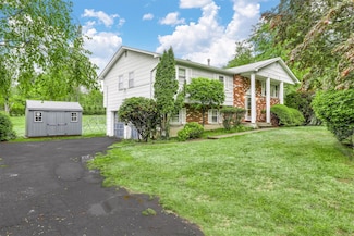 12 Jay Ct, Monsey, NY 10952